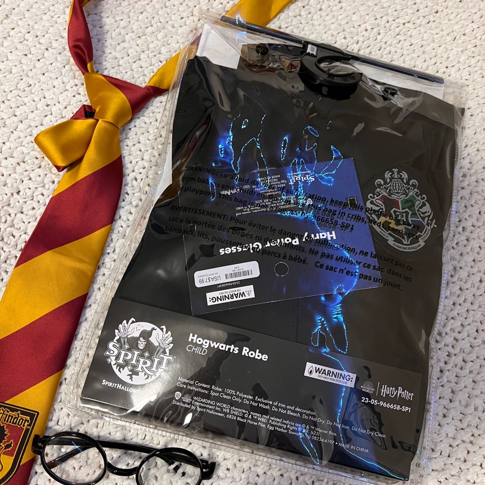 Harry Potter Hogwarts Robe - Picture 6 of 6